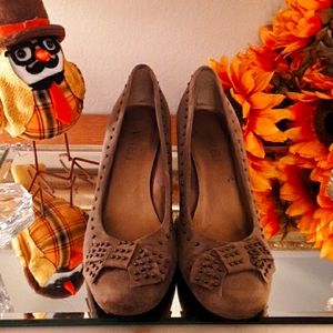 Vaneli Truffle Suede Bow On Front Wedge Pump Shoes 6.5